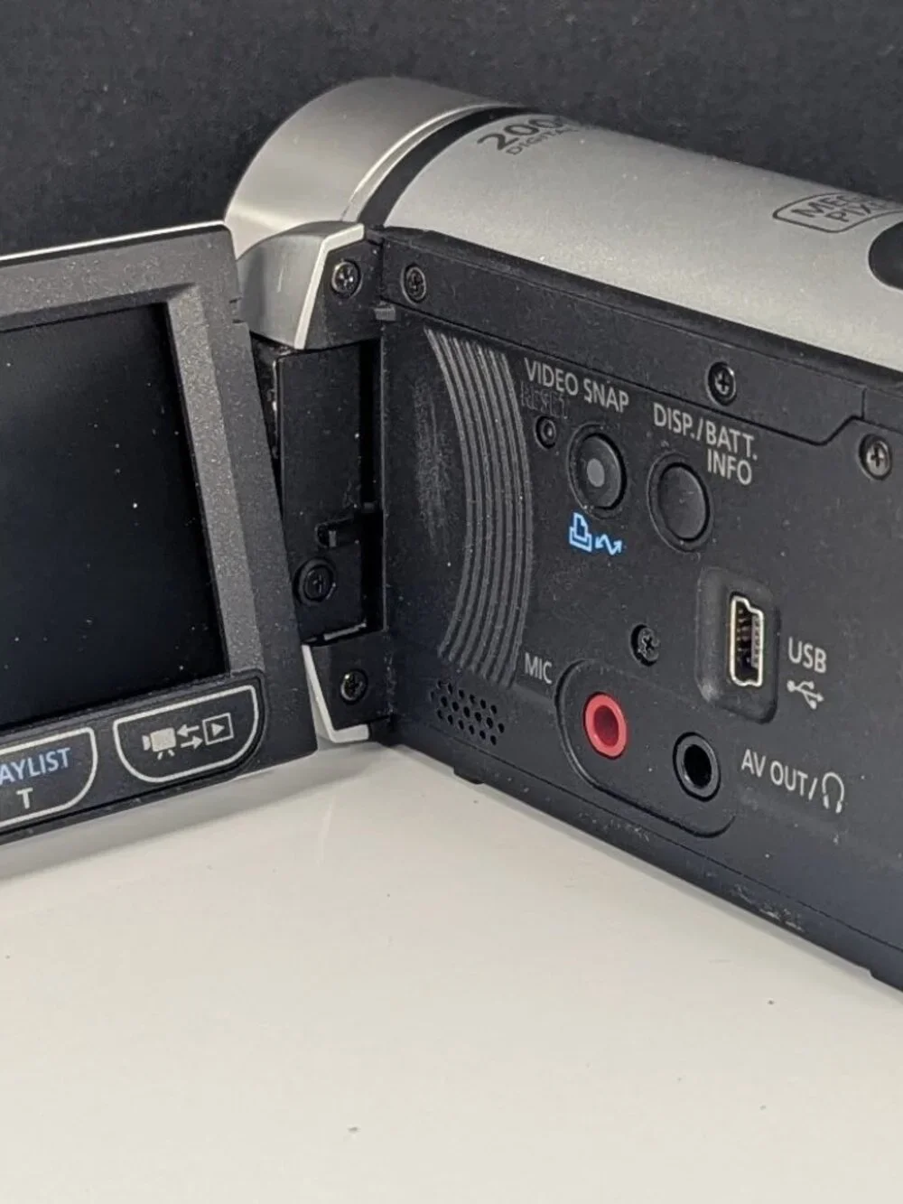 Canon FS200 Camcorder batty included: FOR PARTS NOT WORKING